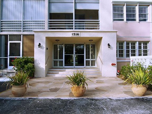 4th image of 1516 S Lakeside Dr APT 215