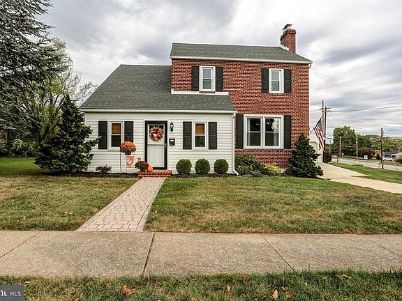 2nd image of 317 Maple Rd
