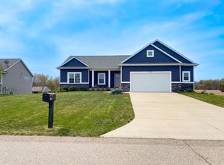 8405 Olive Lake Ct, West Olive, MI 49460