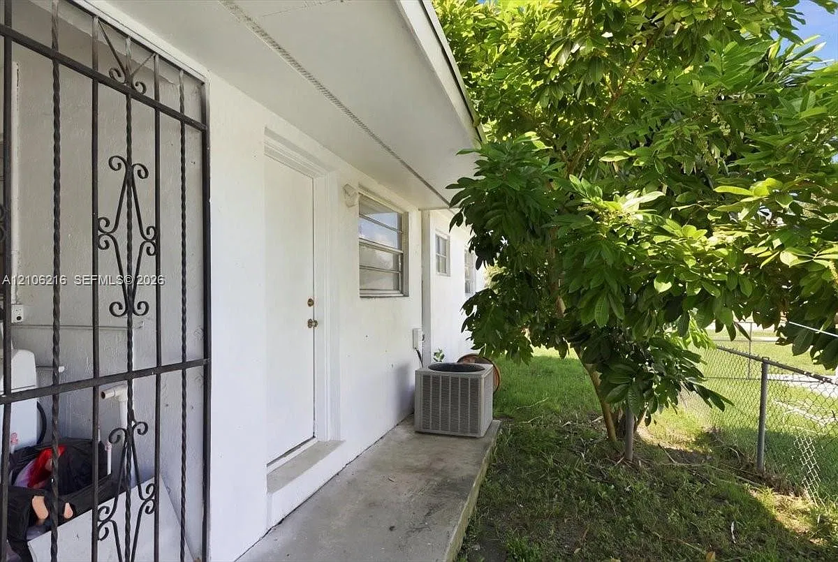 15741 NW 39th Ct — Photo 3
