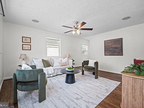 3rd image of 279 Magothy Beach Rd