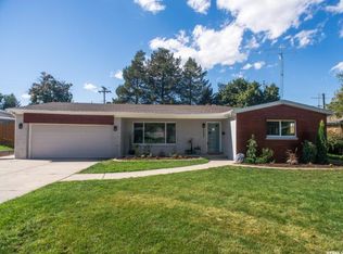 5548 S Fairoaks Dr, Holladay, UT 84117