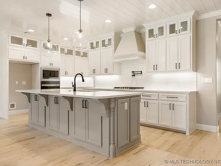 2712 W Van Buren Ct — Photo 2