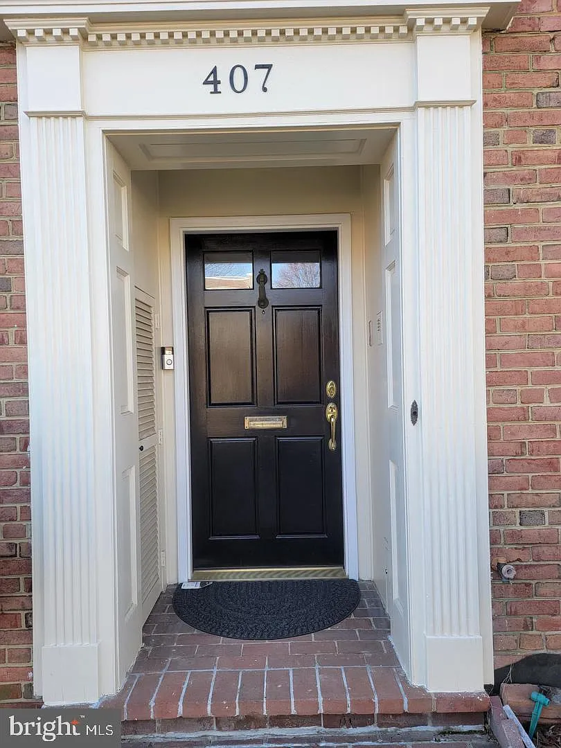 3 bed, 3.0 bath, 1944 sqft, $5,300 — Photo 2