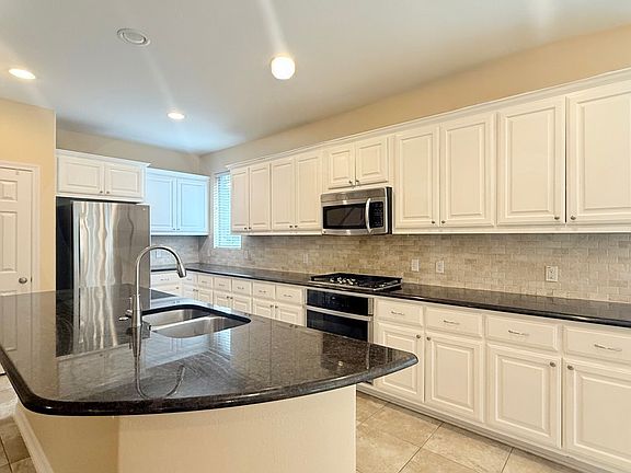 3rd image of 323 Drury Ln