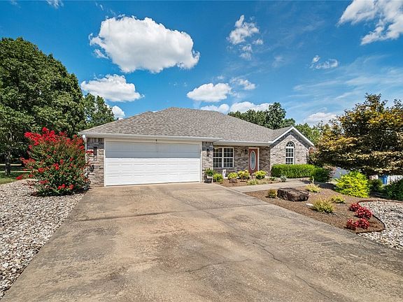 2nd image of 8 Hillswick Dr