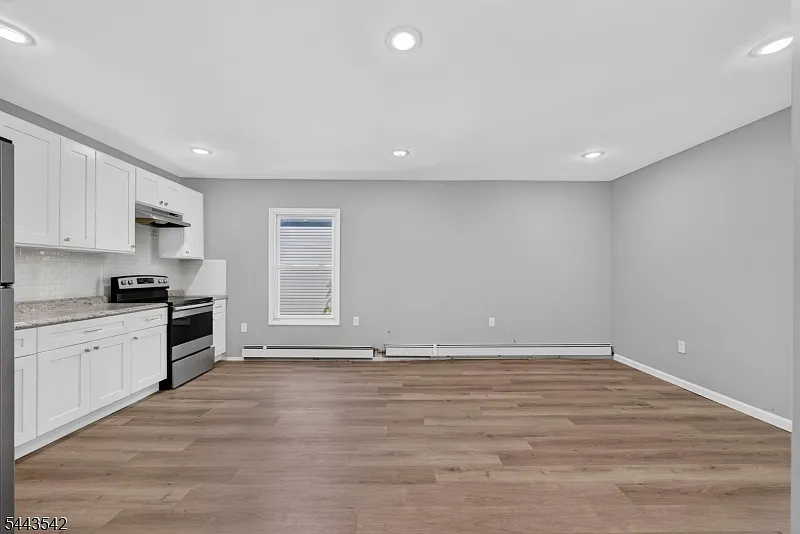 4 bed, 1.0 bath, $3,250 — Photo 3