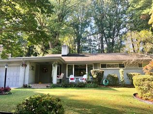 6517 Lakeview Dr, Falls Church, VA 22041