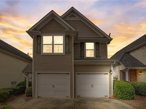 220 Highland Falls Dr, Hiram, GA 30141