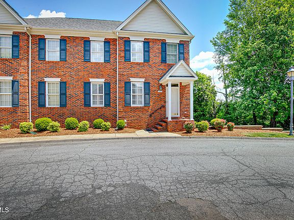 3rd image of 2043 W Manor Ct