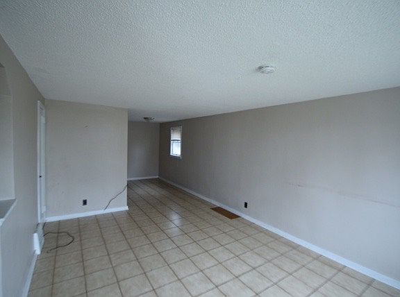 4th image of 2 Ellen Dr