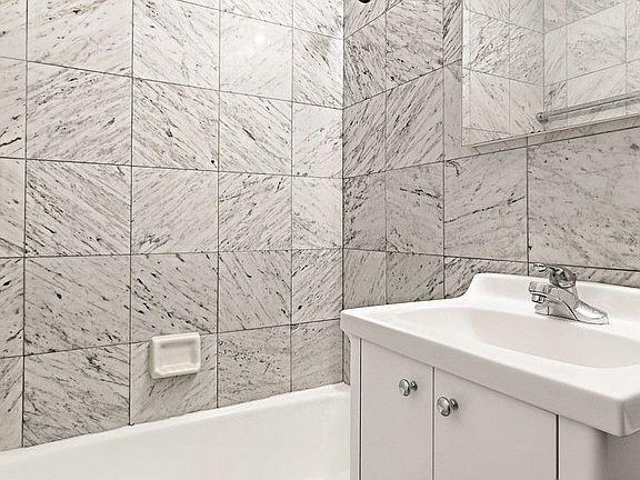4th image of 400 E 54th St APT 20D