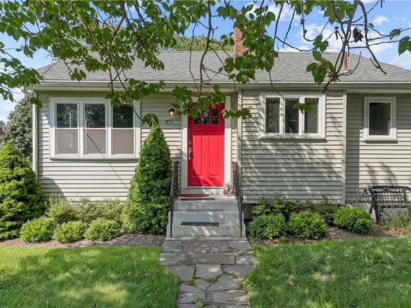 424 Judson St, Tiverton, RI 02878