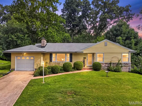439 Fieldcrest Dr, Saint Louis, MO 63119