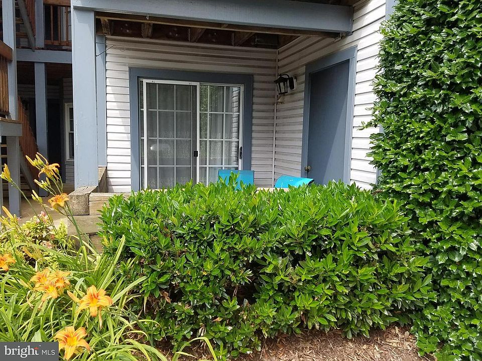 1st image of 6921B Victoria Dr
