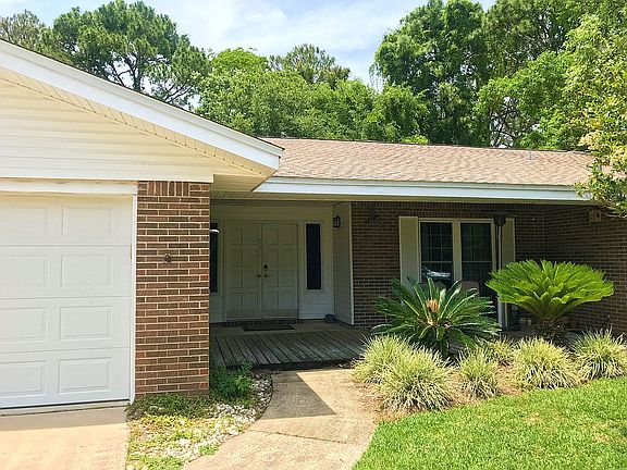 2nd image of 204 Dogwood Ct