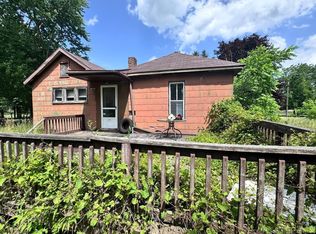 1416 Chesaning St, Saint Charles, MI 48655