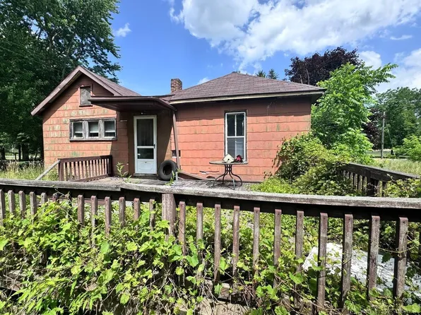 1416 Chesaning St, Saint Charles, MI 48655