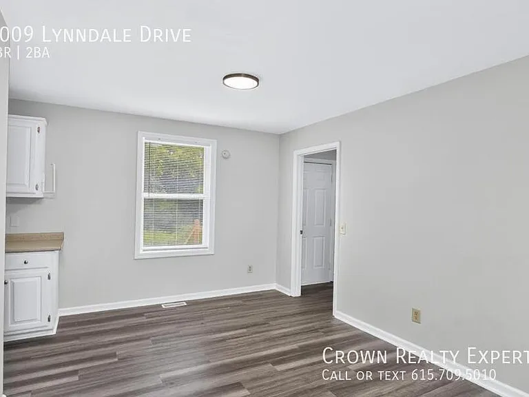 1009 Lynndale Dr — Photo 15
