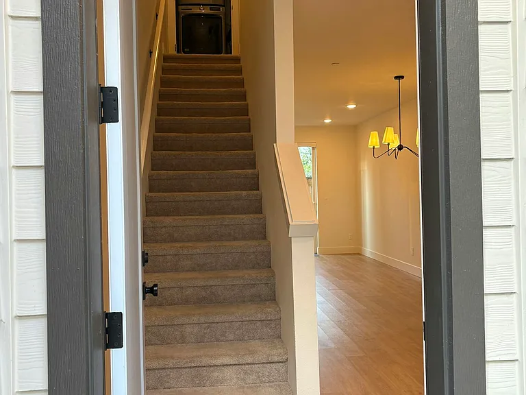 6657 N Fessenden St — Photo 3