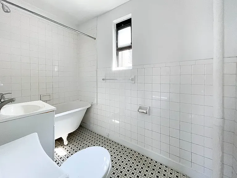 356 E 19th St #2E — Photo 4