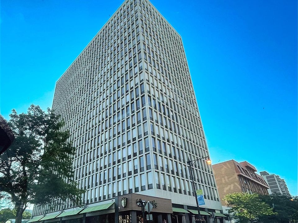 1st image of 444 W Fullerton Pkwy APT 1901
