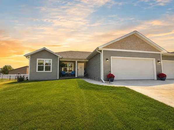 409 Village Ln, Ripon, WI 54971