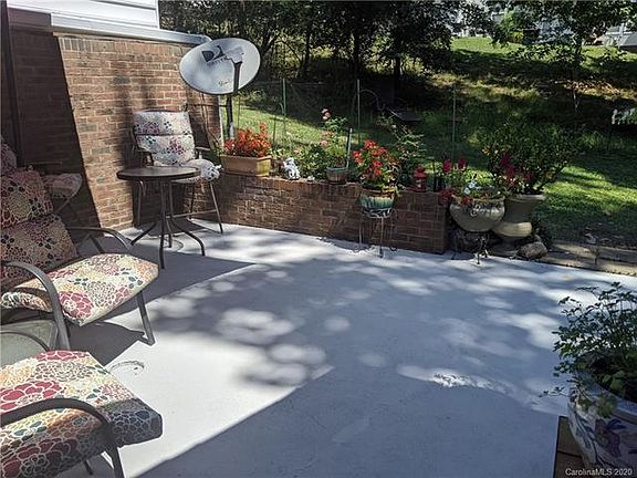 3rd image of 6553 Point Comfort Ln