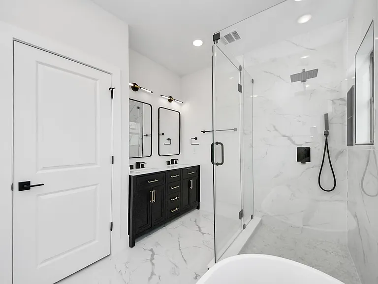 5630 Dolores St — Photo 22