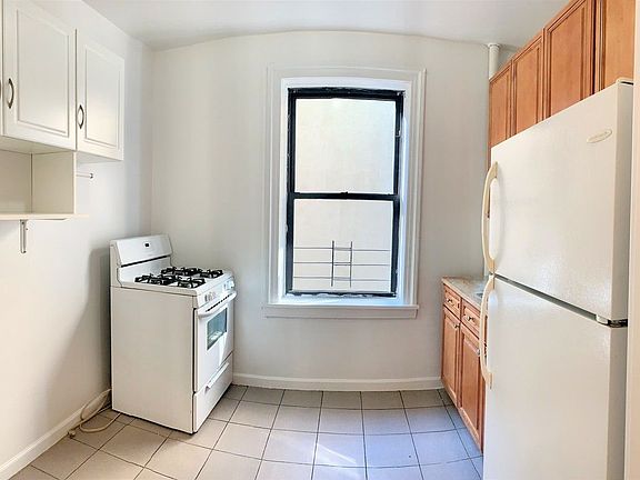 4th image of 30-15 33rd St #B3