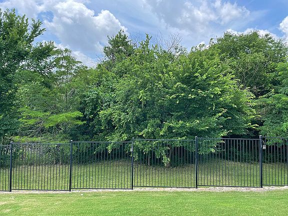 4th image of 2808 Kirkwood Dr