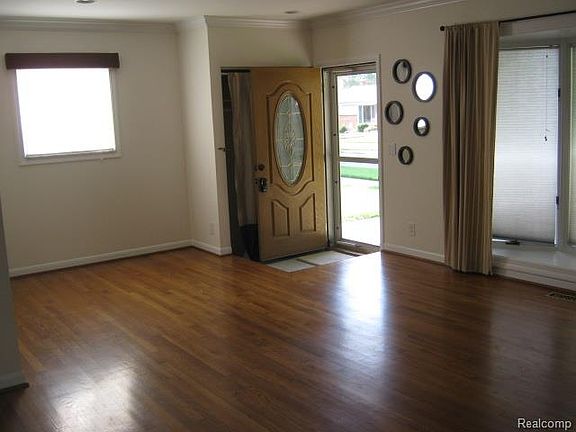 4th image of 21319 Timberidge St