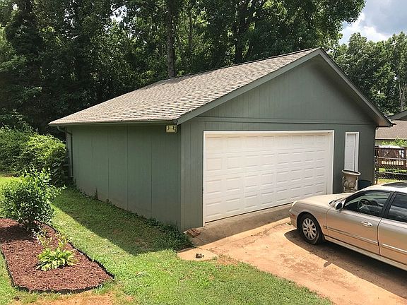 Detached Garage w/workroom