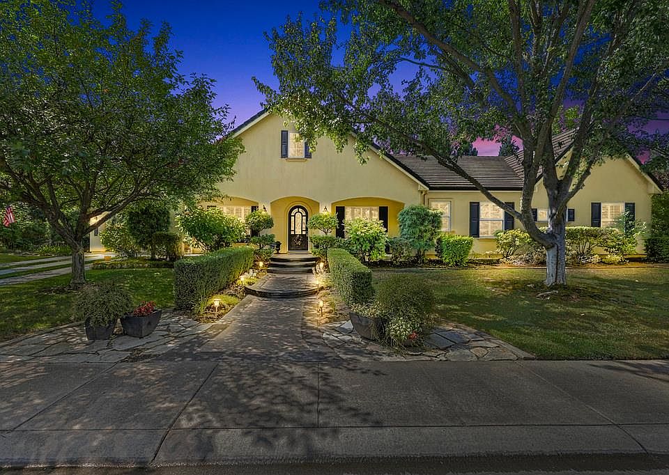 1st image of 9013 Cedar Ridge Dr