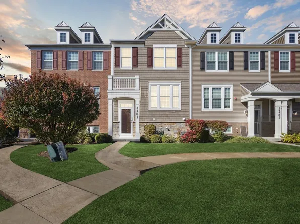 3281 Coral Ln, Glenview, IL 60026