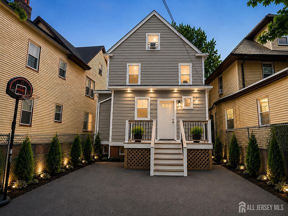 4th image of 48 Shepard Ave