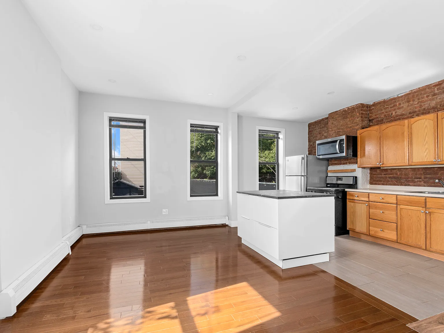 469 Vandervoort Avenue — Photo 2