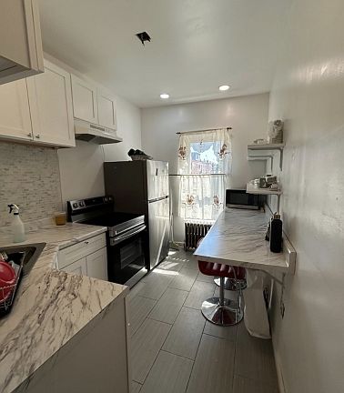 3rd image of 808 Nostrand Ave