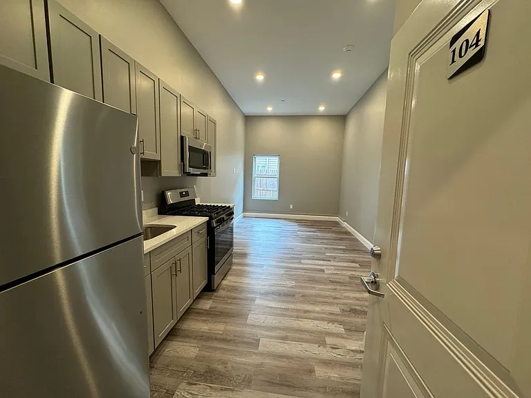 38 Walnut Ave — Photo 3