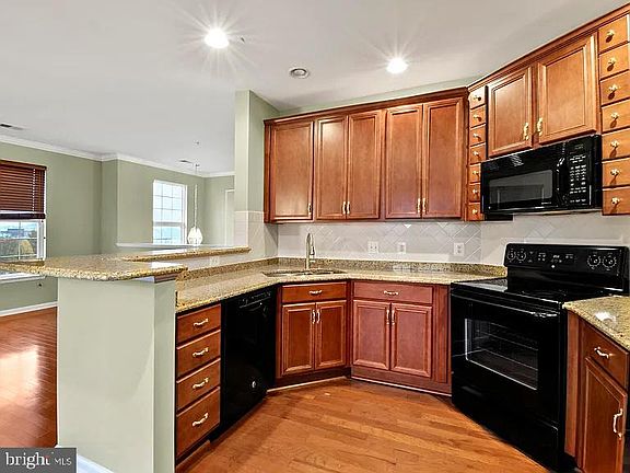 5th image of 43865 Hickory Corner Ter Unit 101