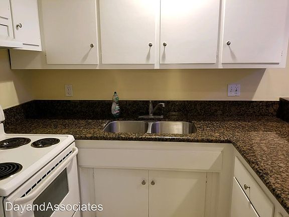 2nd image of 529 Manhattan Beach Blvd APT E