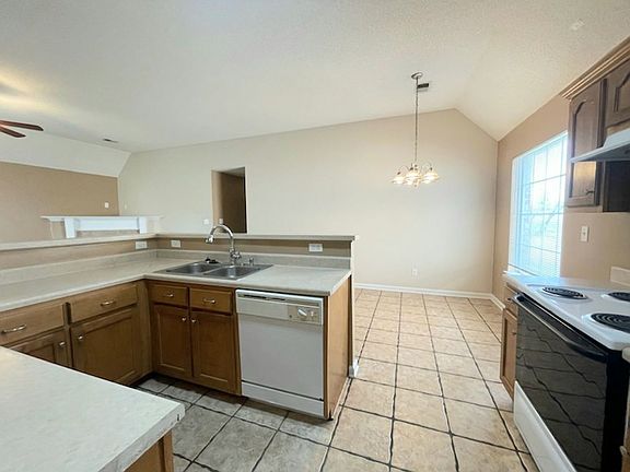 3rd image of 8761 Cat Tail Dr