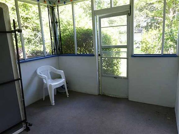 3rd image of 3905 Cates Ave
