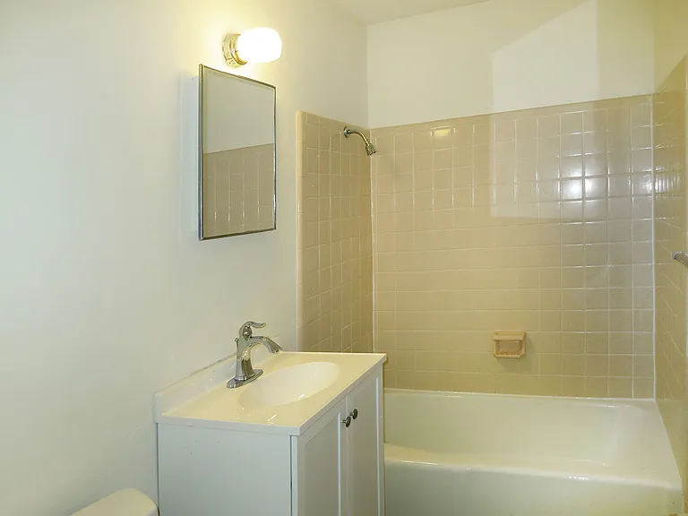 400 Davie Rd #8 — Photo 10