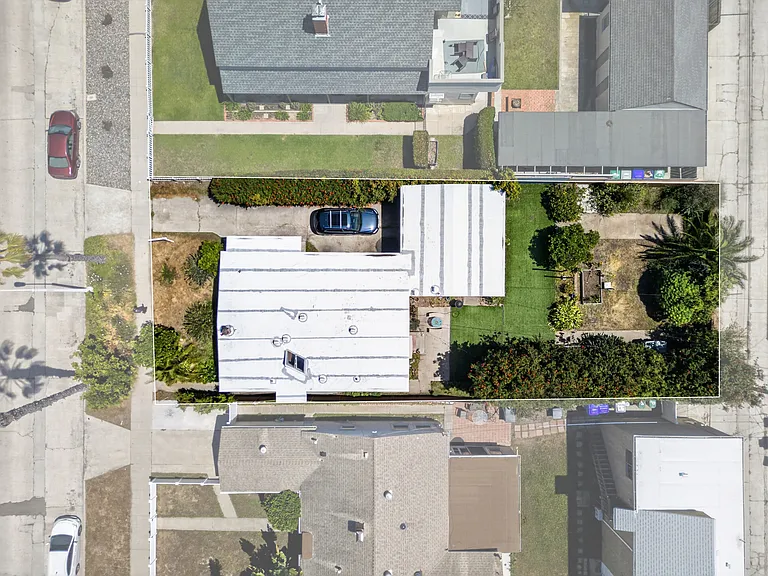 819 Law St — Photo 13