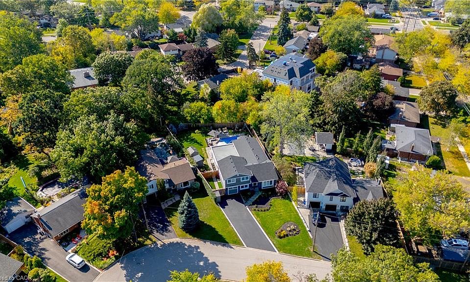 1st image of 296 Kent Cres