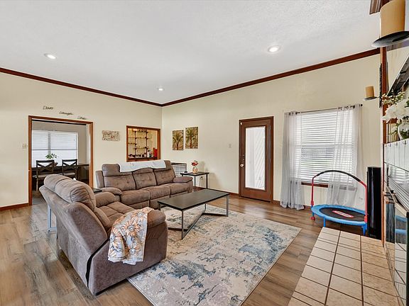 2nd image of 3921 Timberidge Dr