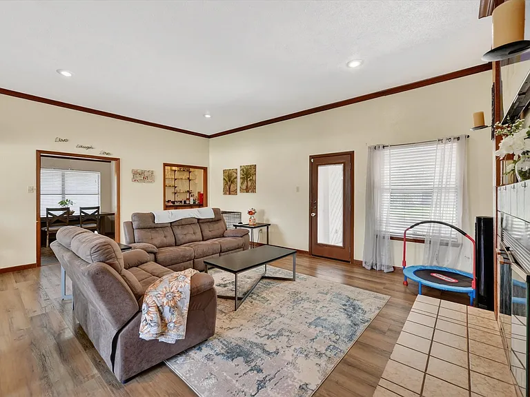 3921 Timberidge Dr — Photo 2