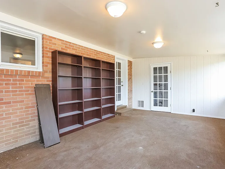 2408 Lake Dr — Photo 13