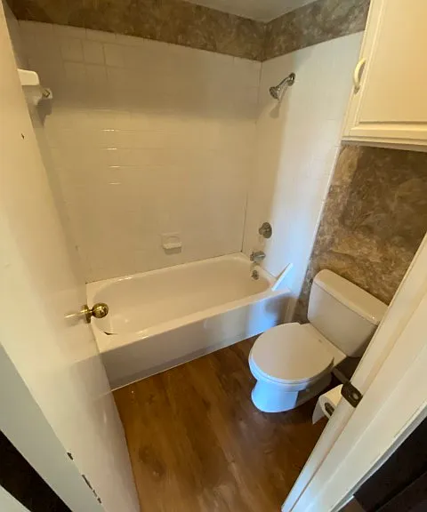 Master bath tub/shower and toilet.